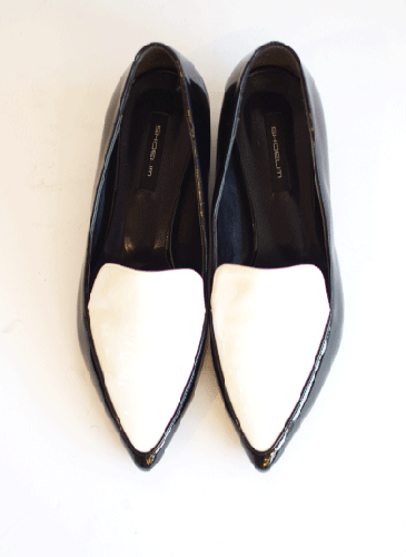 MINIMAL POINTED FLAT SHOES